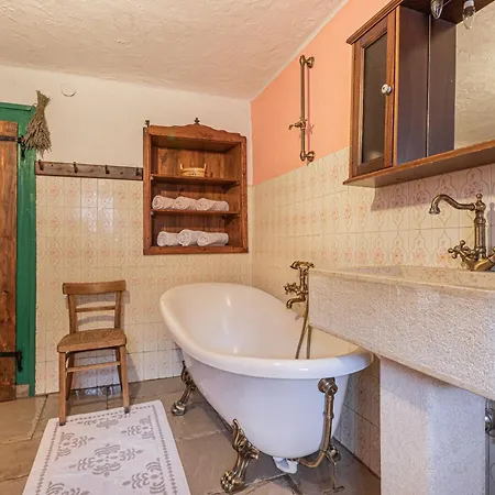 Luin Country House Near Stanjel - Happy Rentals Vakantiehuis *