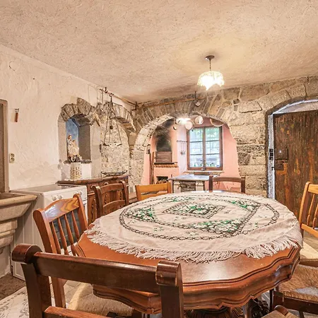 Rustic House Luin - Happy Stanjel