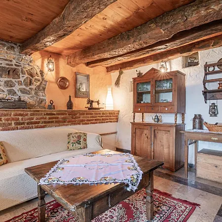 Prázdninový dům Luin Country House Near Stanjel - Happy Rentals