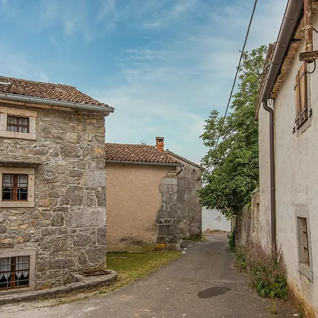 Vakantiehuis Luin Country House Near Stanjel - Happy Rentals