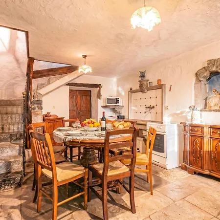 Luin Country House Near Stanjel - Happy Rentals Vakantiehuis *