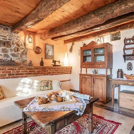 Luin Country House Near Stanjel - Happy Rentals
