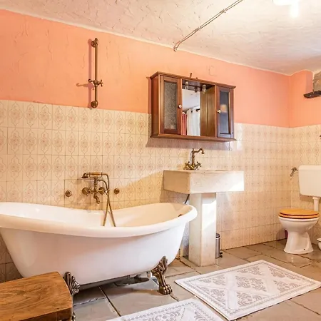 Luin Country House Near Stanjel - Happy Rentals Vakantiehuis *