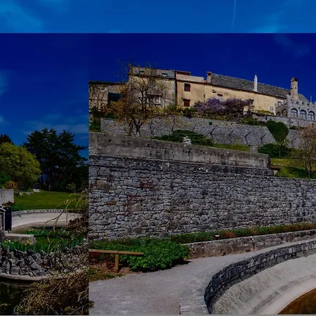 Vakantiehuis Luin Country House Near Stanjel - Happy Rentals